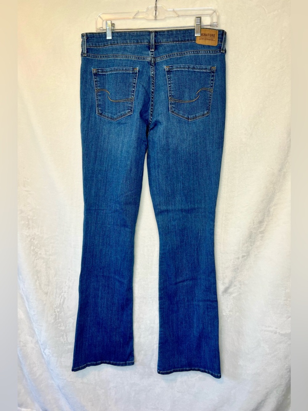 ⭐️ Levi’s Mid Rise Bootcut Jeans - Picture 3 of 8
